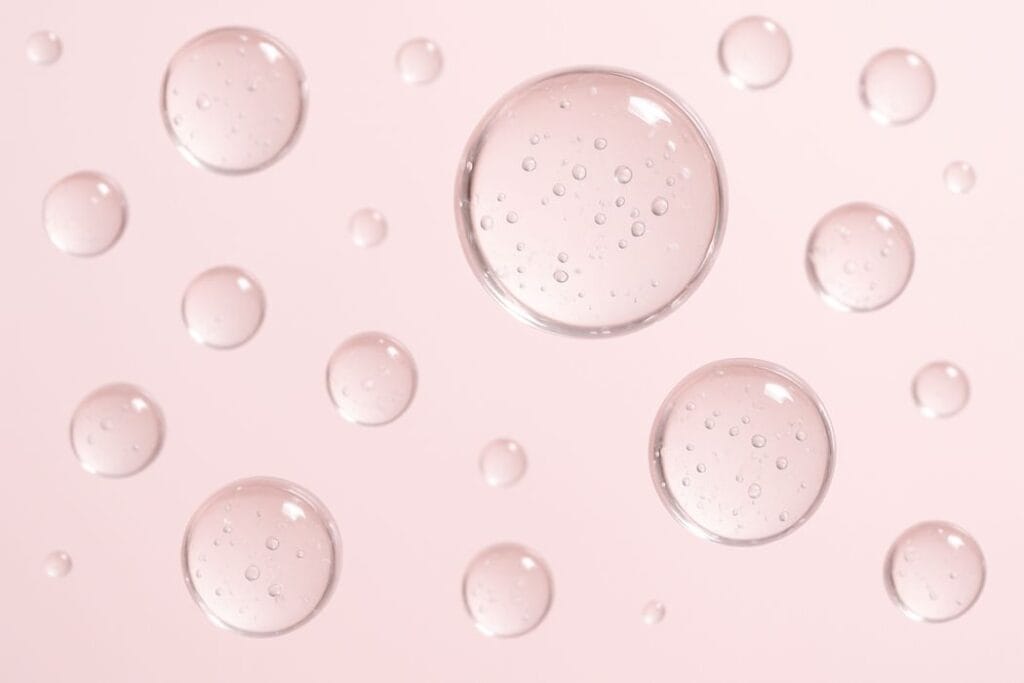 Inside our formulas Hyaluronic acid spheres for volume and wrinkle smoothing